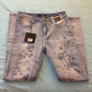 Parisian Embroidered Skinny Jeans ~ Size 6